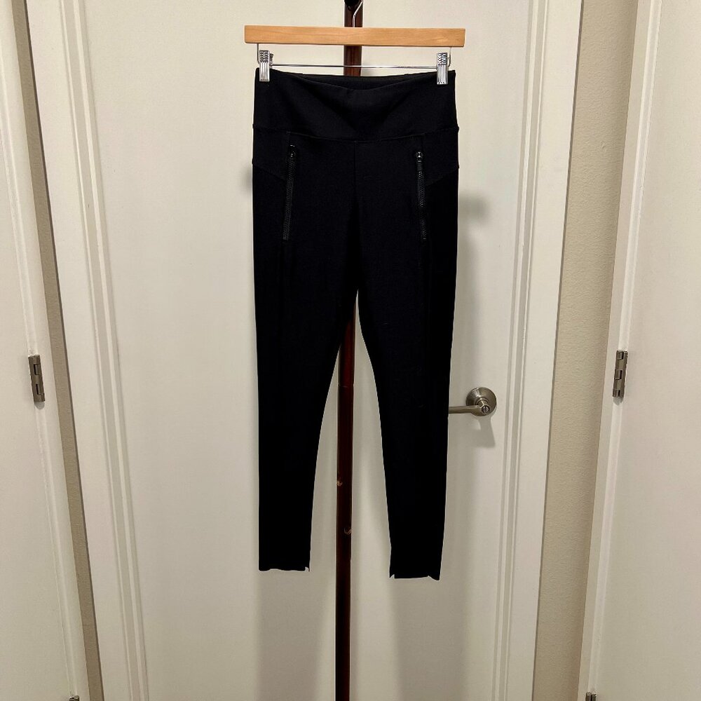 Athleta - Stellar Hjgh Rise Tight  in Luna Fabric Size X-Small - Black